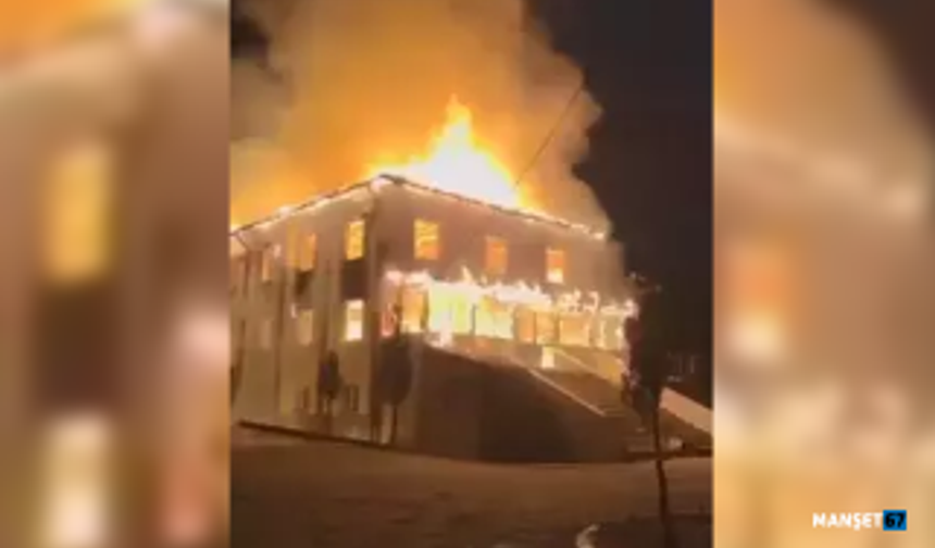 Köy camisi alev alev yandı...