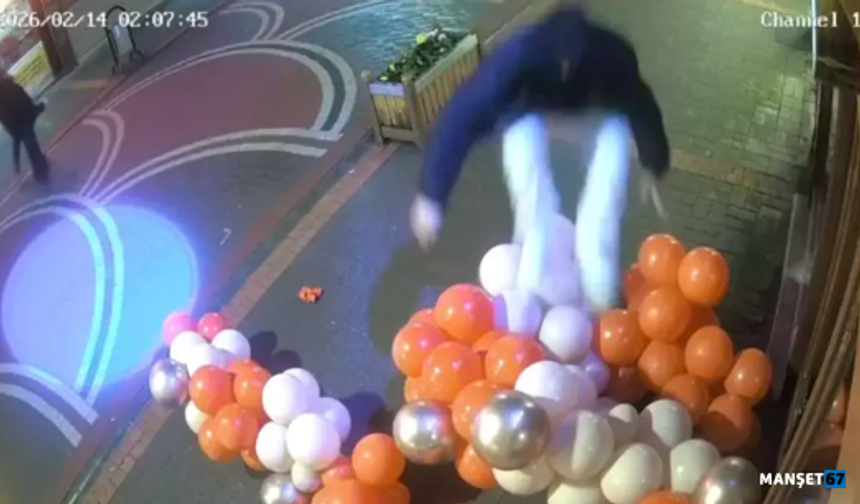 Sevgililer Günü süslemesi için asılan balonlara zarar verdi