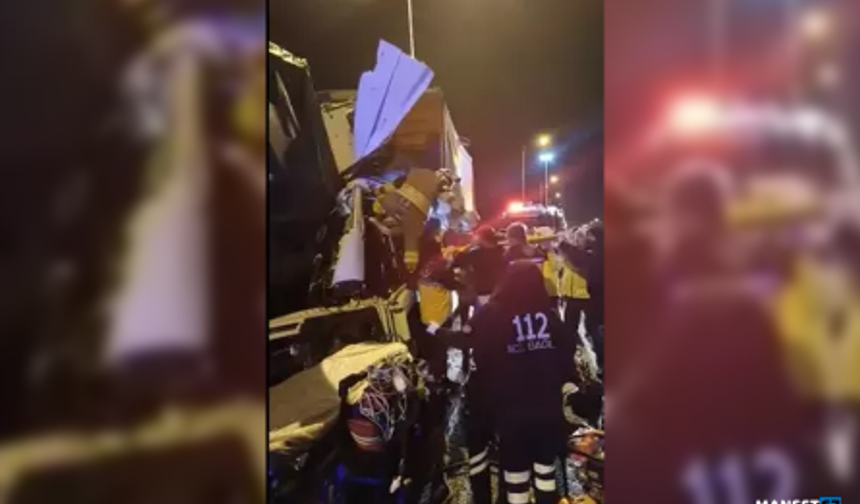 İki kamyon çarpıştı... Baba ölü, oğlu ise yaralandı...