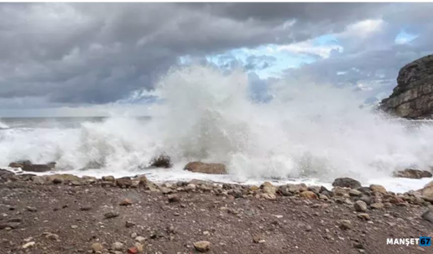 Fırtınada dalgalar kaldırım taşlarını söktü...