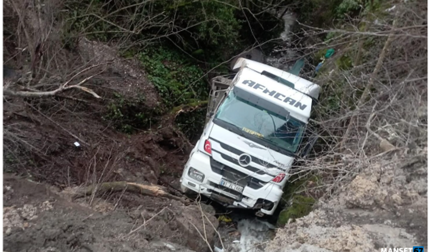 Kamyon uçuruma yuvarlandı... 1 kişi yaralandı...