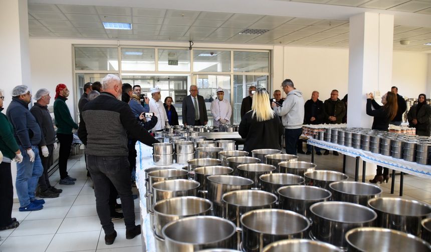 Aşevi ve gıda kolisi müracaatları sürüyor...