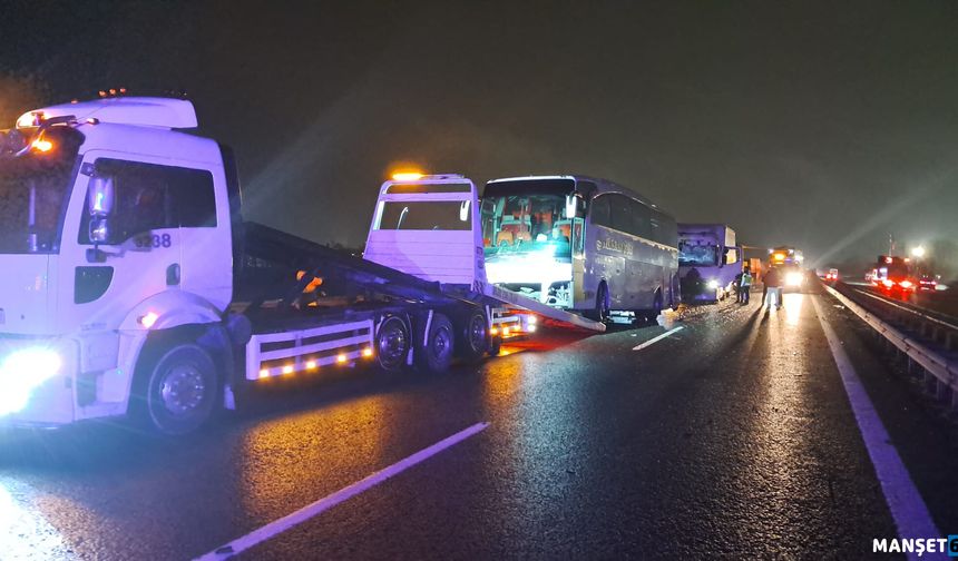 İstanbul Düzce otoban yolunda kaza.. 17 araç birbirine girdi