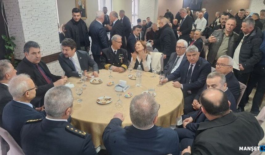 İlçe protokolü öğretmenevinde bayramlaştı…