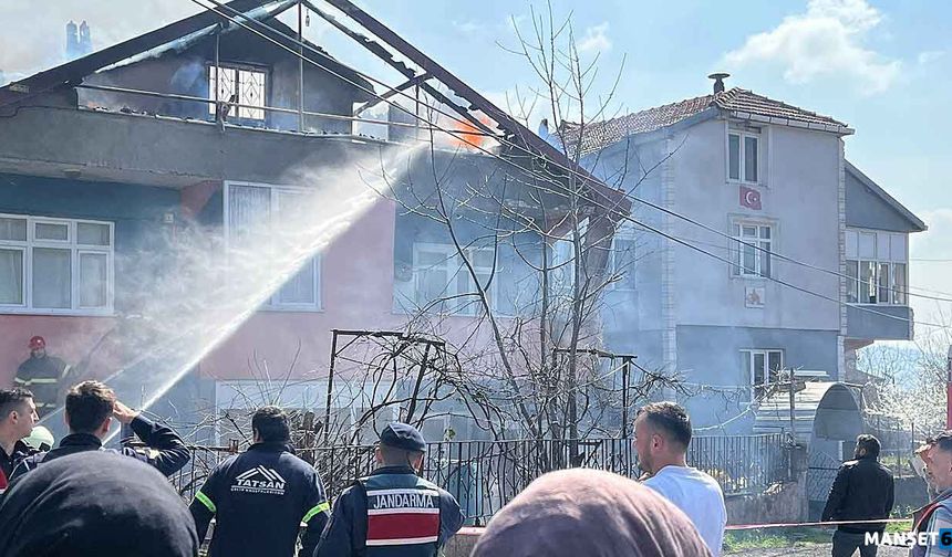 Çatı yangını ekipleri harekete geçirdi…