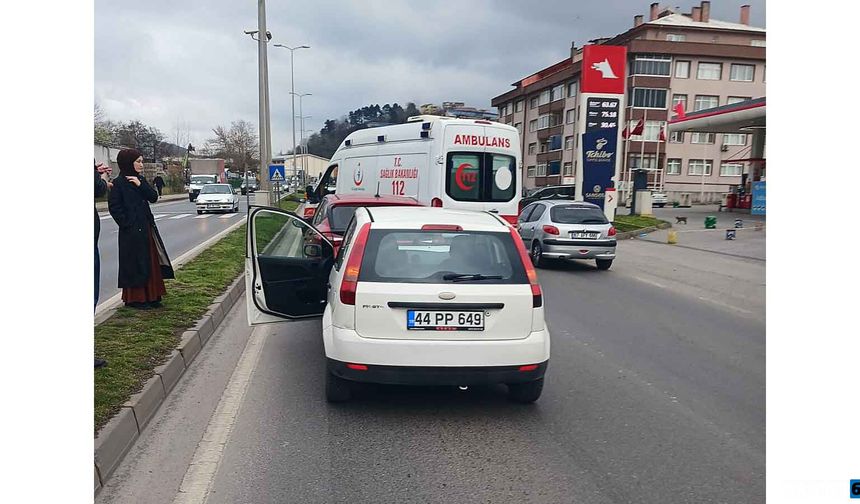 3 araç birbirine girdi… Yaralı var…