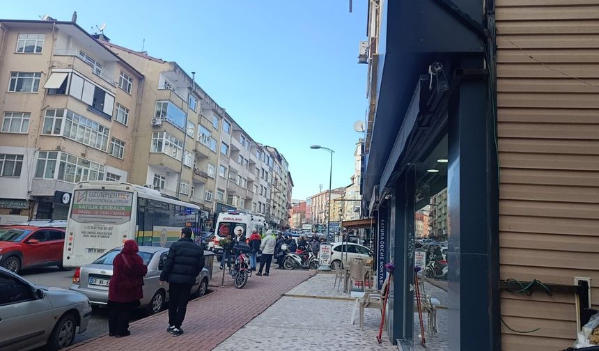 Karşıya geçmek isteyen yayaya Scooter çarptı...