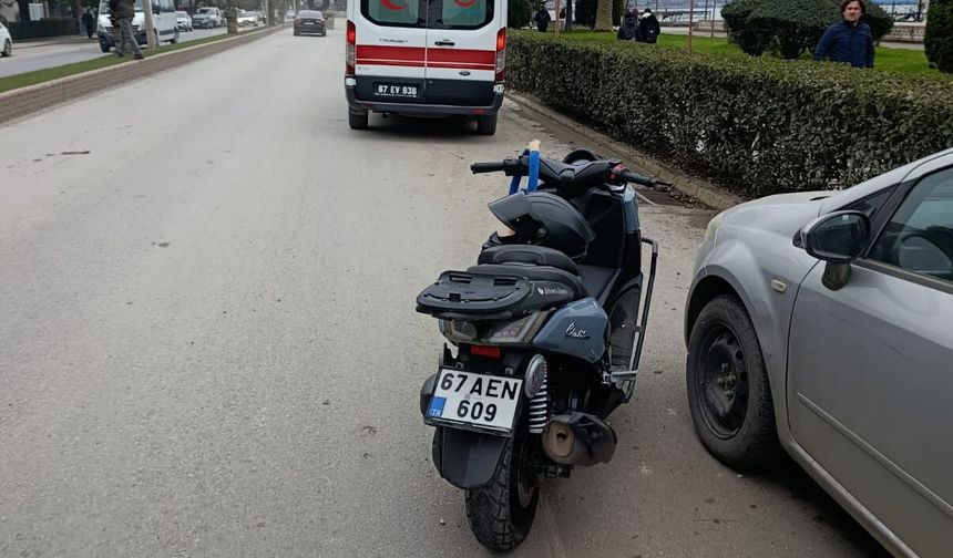 Motosiklet yayaya çarptı... Hastaneye kaldırıldı...