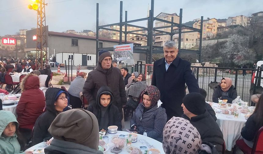 Başkan Kara’dan Birlik Sofrası: Gülüç’te Bin Kişilik İftar