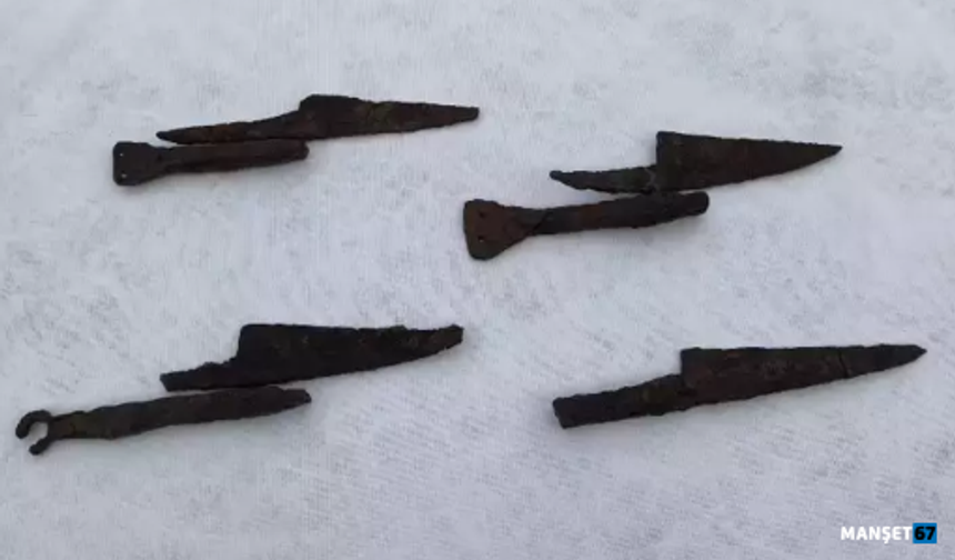 5’inci yüzyıla ait bıçaklar ve kösüre taşı ortaya çıkarıldı
