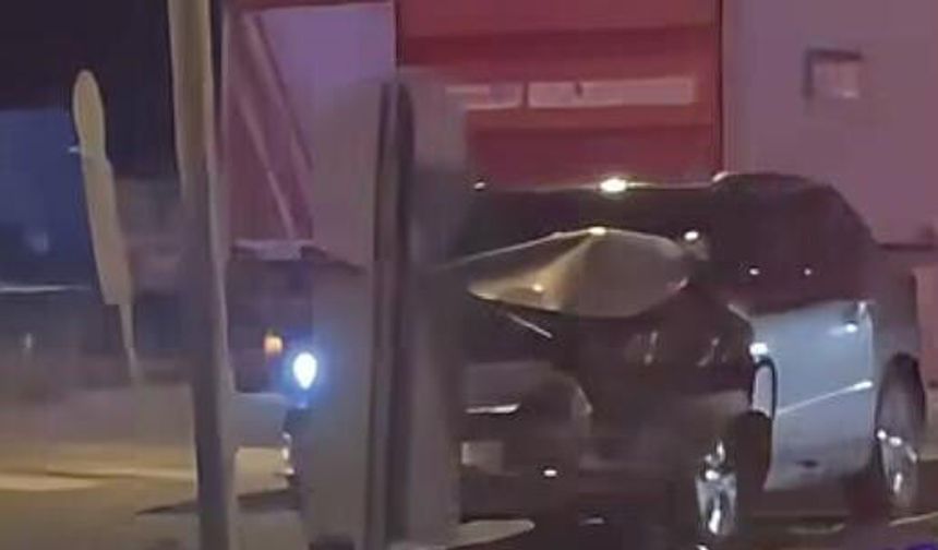 Kozlu'da feci kaza: Otomobil itfaiye aracına çarptı...