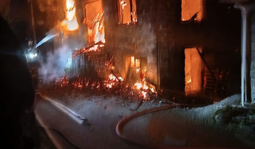 300 tavuk yanarak telef oldu...