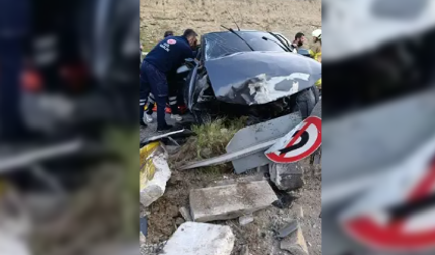 Otomobil refüje çarptı: 1 ölü, 3 yaralı...