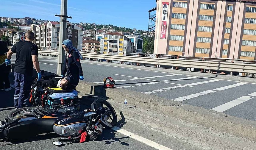 Motosikleti devirdi… 50 metre sürüklendi…