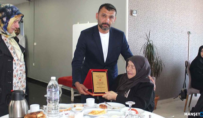 Kooperatif üyelerinin anneleri ile bir araya geldiler…