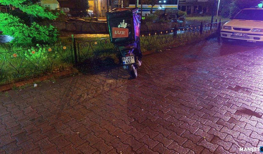Yağışlı havada motosikleti devirdi...
