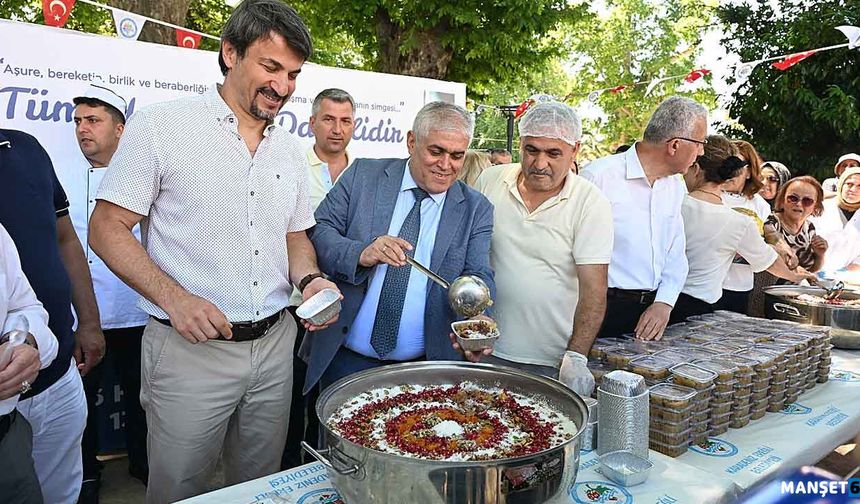 Ereğli belediyesi, binlerce aşure dağıttı…