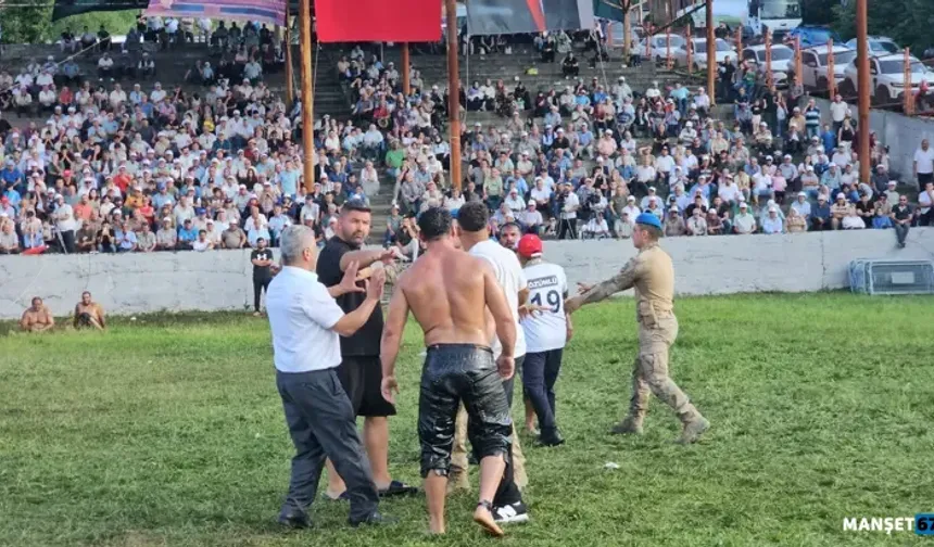 Dağköy yağlı güreşlerinde kavgalı yarı final…