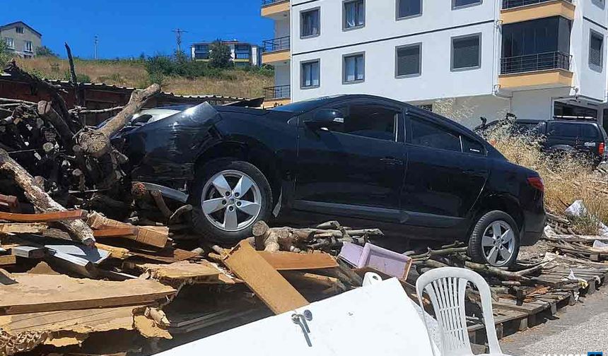 Odun yığınına çarptı… Yaralılar var…