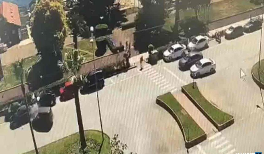 Gözünü yoldan ayırdı… Otomobile çarptı…
