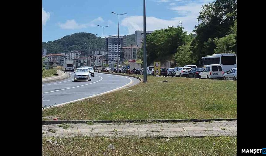 Yol çalışması, ışıklar trafiği kilitledi…