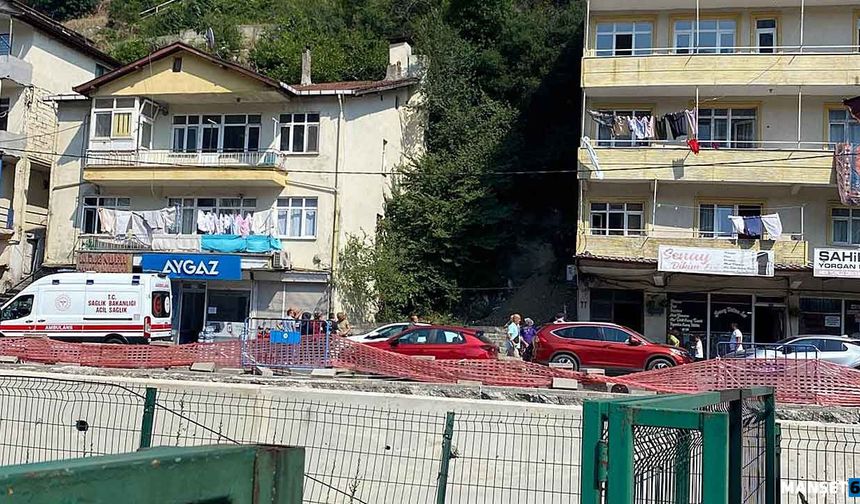 Dengesini kaybetti… Beton zemine düştü…