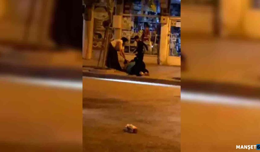İki kadının sopalı kavgası kamerada…