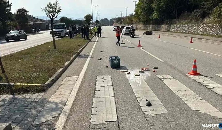 Yaya geçidinde kaza …Otomobil elektrikli bisiklete çarptı…