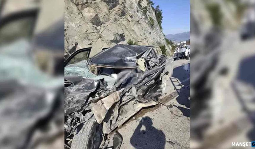 Feci kaza…TIR'la kamyonet çarpıştı…