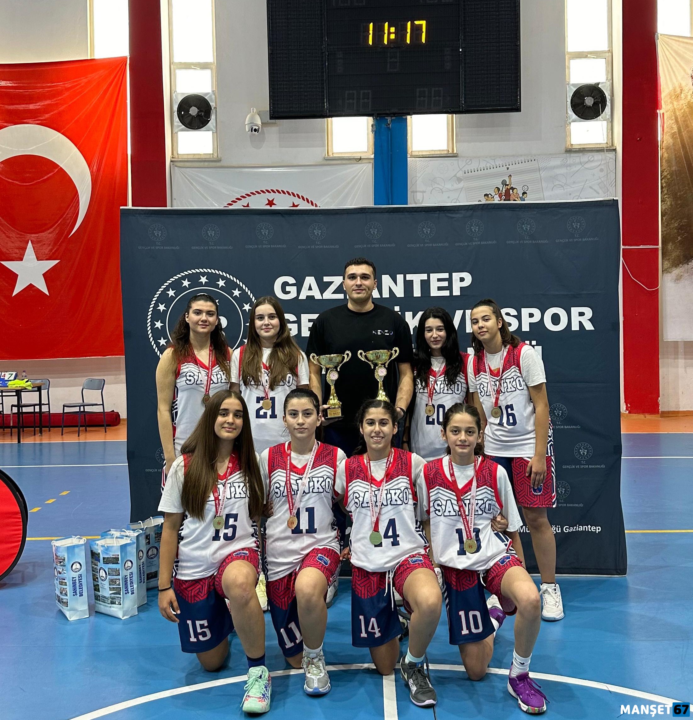 Sanko Okullari Basketbolda İl Şampi̇yonu Oldu (2)