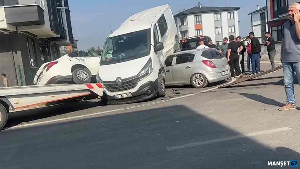 Feci kaza… Otomobil ve minibüs çarpıştı…